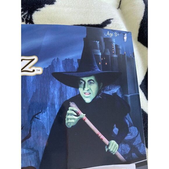 The Wizard Of Oz Wicked Witch 60 X 70" Green Throw Blanket Flying Monkeys NEW - Picture 6 of 16